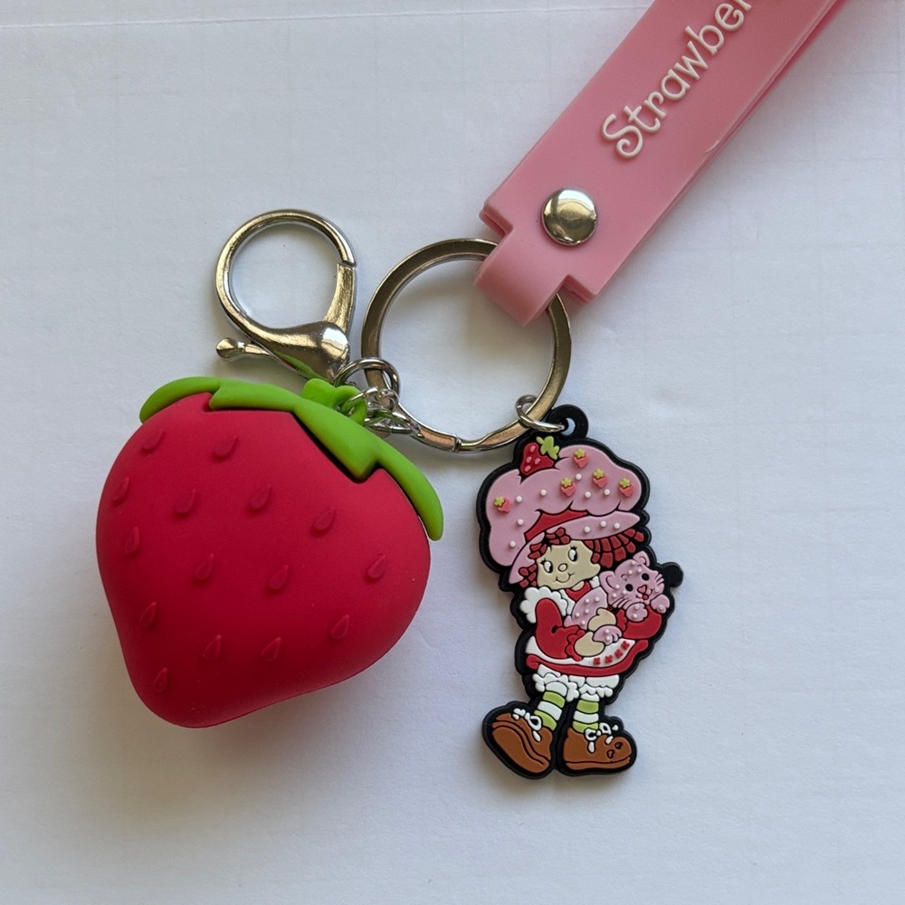 ☀️Strawberry Shortcake Keychain - Picture 2 of 2